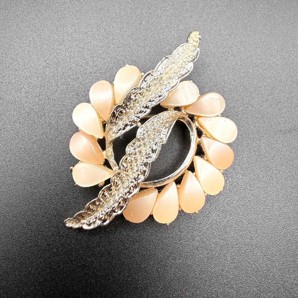Vintage Mid-Century Thermoset Floral Wreath Leaf Brooch Pin Blush Gold Tone